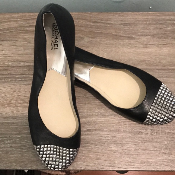 NEVER WORN Michael Kors flats - Picture 1 of 3